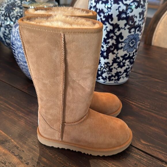 NWT Ugg Classic Tall II - Picture 4 of 6